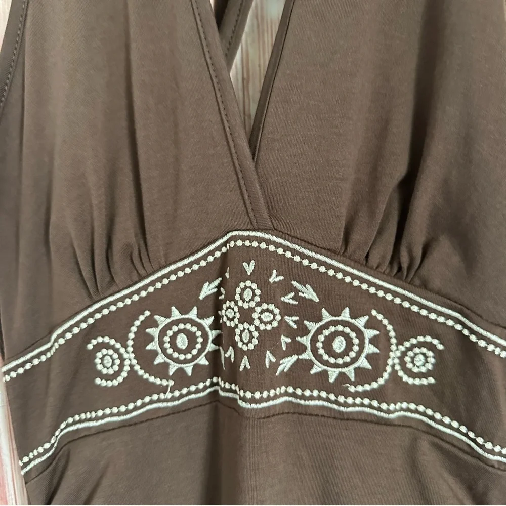 Romwe Brown The White Lotus Embroidered Tiered Hem Halter Mini Dress Sz XS - Picture 7 of 11